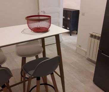 Location Appartement 2 pièces 56m² MARSEILLE 7ème - Photo 4