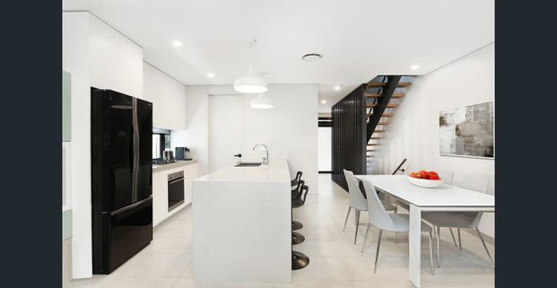 Luxury Townhouse with Northerly Aspect in Boutique Complex - Photo 1