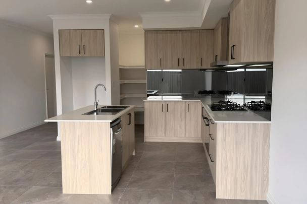 Brand New 4-Bedroom Home in Tranquil Madora Bay - Photo 1