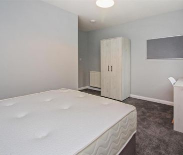 6 bedroom semi-detached house to rent - Photo 5