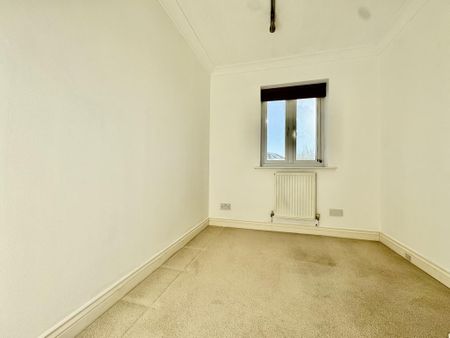 4 bedroom detached house to rent - Photo 4