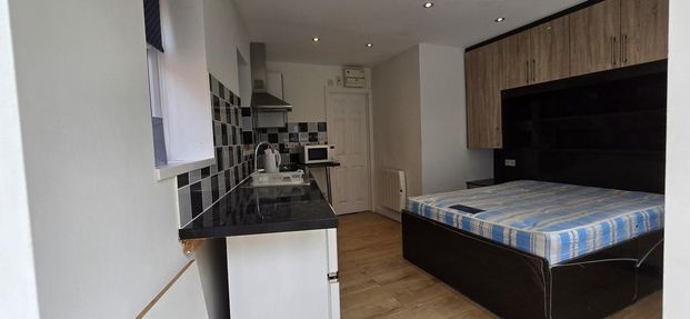 Studio to rent - Photo 1