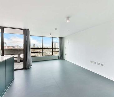 The rental price is based on a 12 month contract with one month free rent applied as credit in the 2nd month of your tenancy. The price without any offer is £2,740.00 PCM. - Photo 1