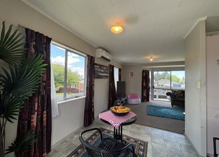 Location Location! - Photo 3