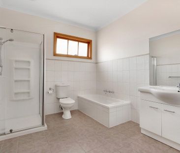 Modern 4-bedroom Bentleigh Wonder! - Photo 6