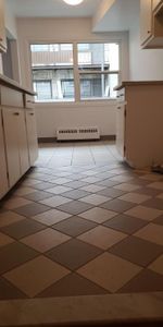 3 1/2 Rénové Chauffé/Eau Chaude/Entrée Laveuse et Sècheuse 1 AVRIL 2026 - Photo 4