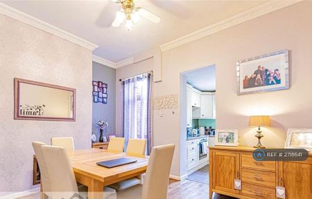 3 bedroom terraced house to rent - Photo 3