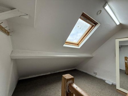 2 Bed Flat, High Road, IG1 - Photo 5