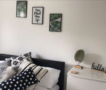 Windrush Court Room 6 - Photo 5