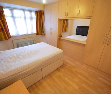 4 bedroom terraced house to rent - Photo 3