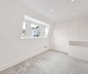 Modern 4 bedroom townhouse in a secure gated development, close to ... - Photo 5