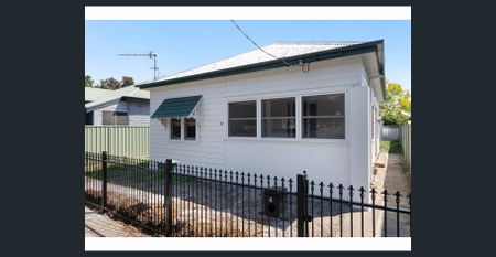 FAMILY HOME SURROUNDED BY PARKLAND AND IDEAL CENTRAL LOCATION - Photo 5