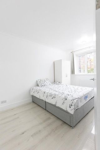 3 bedroom flat to rent - Photo 3