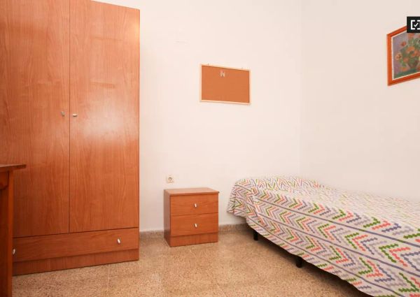 Single Bed in Rooms to rent in 15-bedroom - next to UGR Fuentenueva Campus