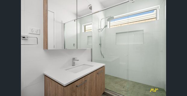 Luxury Family Living With Ultimate Comfort & Entertainment - Photo 1