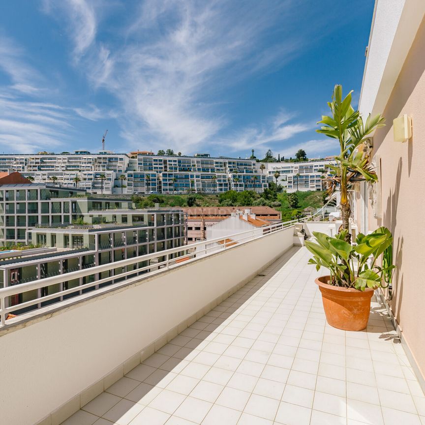 Excelente Penthouse T4+1 com vista mar, terraço e estacionamento, no Dafundo-Cruz Quebrada - Photo 1