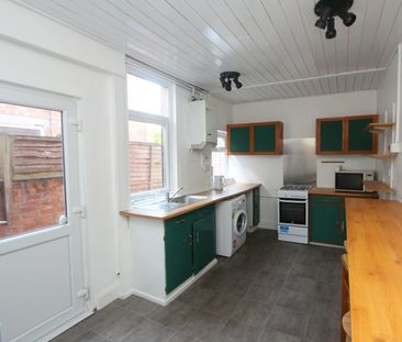 Terraced House to rent on - Photo 6