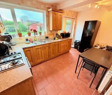 3 bedroom House To Let Total Size: 1217 SQ FT - Photo 2