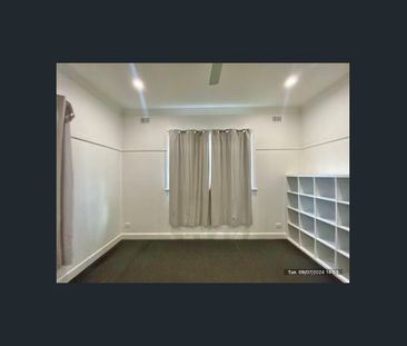 Charming Two Bedroom Home - Photo 1