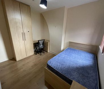 8 bedroom semi-detached house to rent - Photo 4