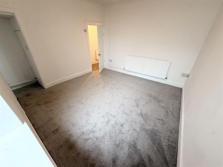 House - Terraced For Rent Wern Street, Tonypandy - Photo 2