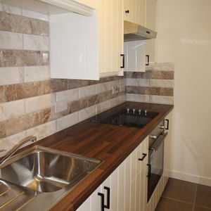3 bedroom flat share to rent - Photo 2