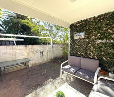 SPACIOUS FOUR BEDROOM TOWNHOUSE - Photo 6