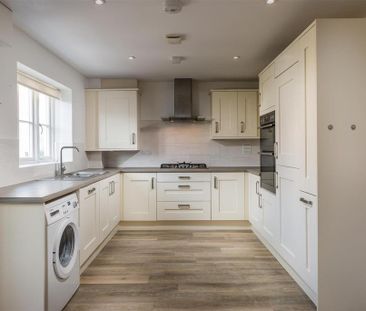 4 bedroom semi-detached house to rent - Photo 6