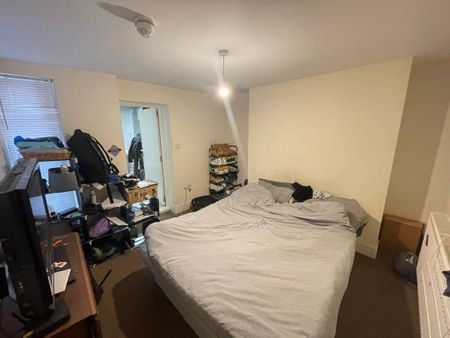 1 bedroom in a house share to rent - Photo 4