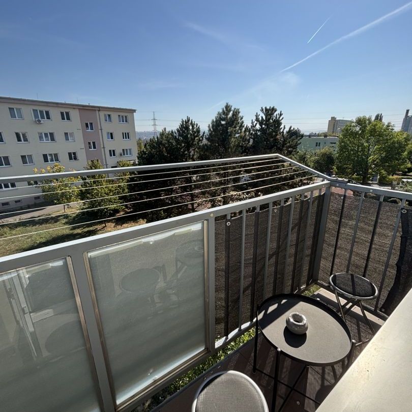 Prenájom priestranného 2-izbového bytu s balkónom na Severe - Photo 1