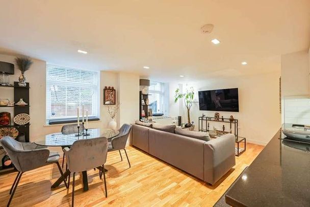 Woolwich Manor Way, Gallions Reach, E16 - Photo 1