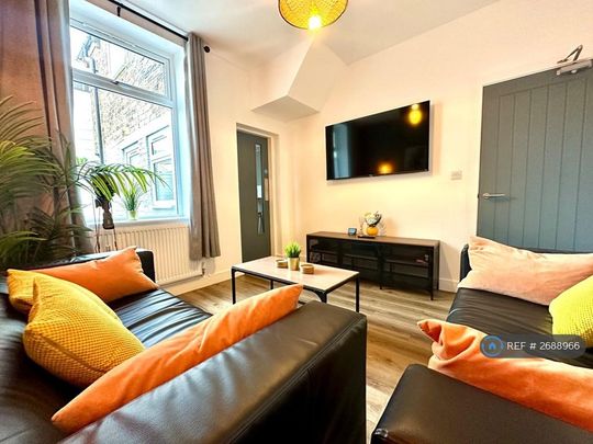 4 bedroom terraced house to rent - Photo 1