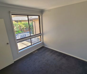 2 Bedroom Villa close to trains, parks and schools - Photo 3