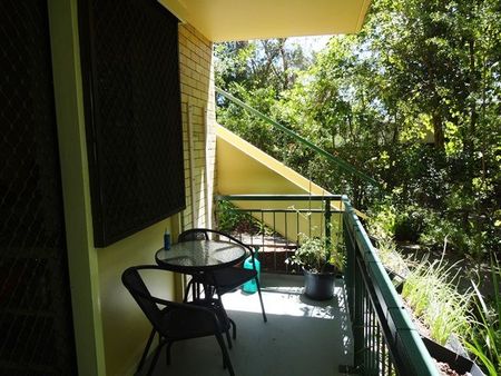 TWO BEDROOM GROUND FLOOR UNIT WITH AIR CON - Photo 5