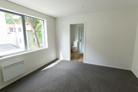 Brand-New Studio Complex - Only meters from the University! - Photo 3