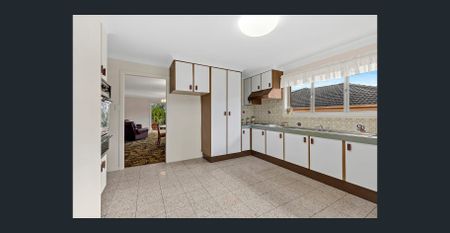 Spacious Family Home with Retro Charm - Photo 2