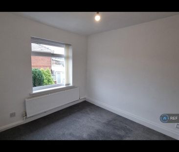 3 bedroom semi-detached house to rent - Photo 6