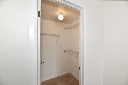 For Lease - 142 William Duncan Road Unit# 2, Toronto, Ontario - Photo 2