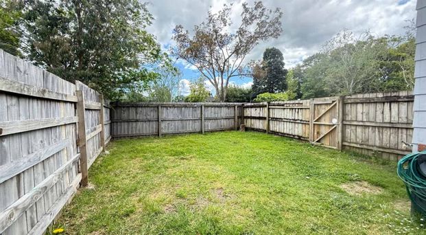 GREAT ONE LEVEL HOME - 3 BEDROOMS - Photo 1