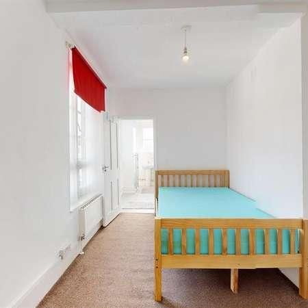 Flat, Derby Lodge, Britannia Street, London, WC1X - Photo 1