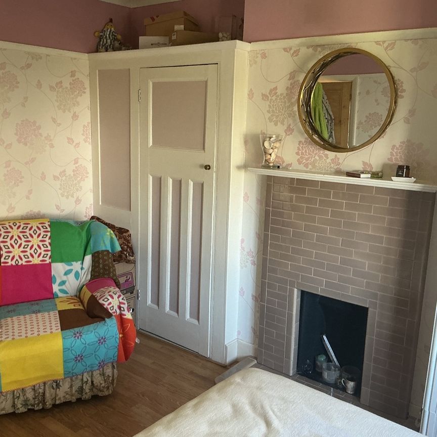 3 Bed Semi-Detached House, Norman Avenue, CR2 - Photo 1