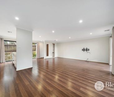 Large Townhouse with Study Area - Photo 2