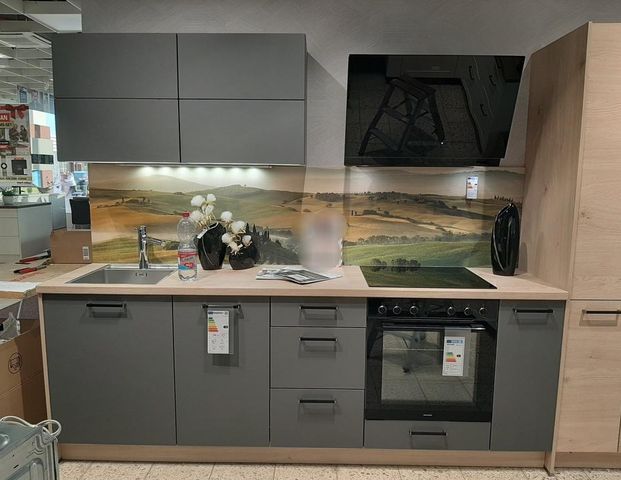 Hochparterre in der Südstadt mit neuer Einbauküche und Südbalkon! - Foto 1