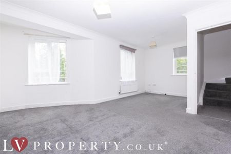 4 bedroom end of terrace house to rent - Photo 2