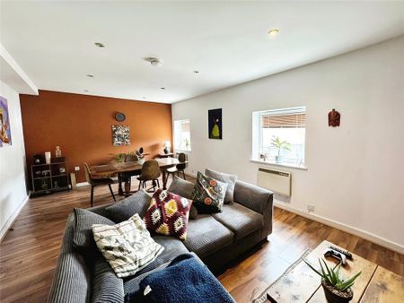 2 bedroom penthouse to rent - Photo 2