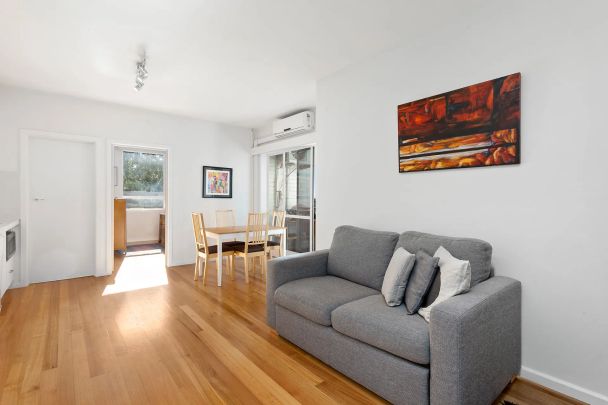 Quiet, Light-Filled Two-Bedroom Apartment Steps from Hawksburn Village - Photo 1