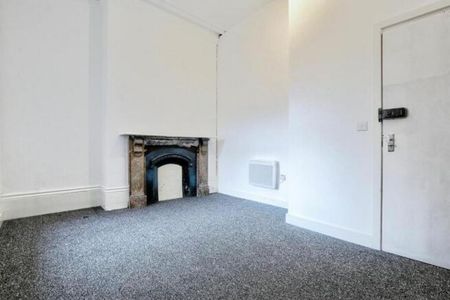 8 bedroom terraced house to rent - Photo 2