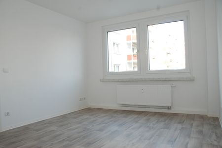 4-Raum-Wohnung mit Balkon und Einbauküche - Foto 3