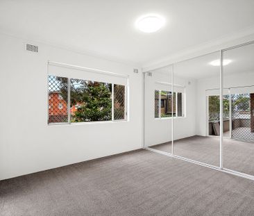 Newly Renovated Two-Bedroom Apartment in Prime Coastal Location - Photo 3