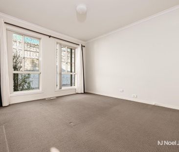 2/2 Georges Road, RINGWOOD - Photo 2